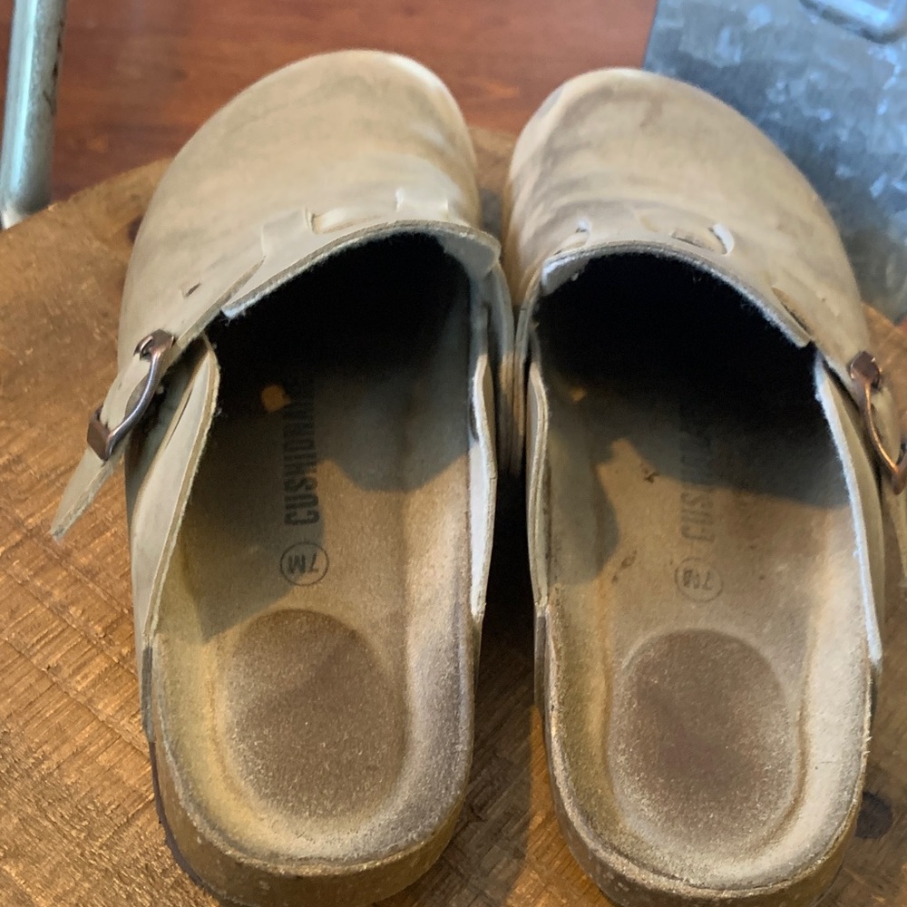 Cushionaire Women's Clog Mule in Light Tan - Picture 3 of 9